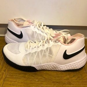 Nike Women's NikeCourt Flare 2 QS Tennis Shoes